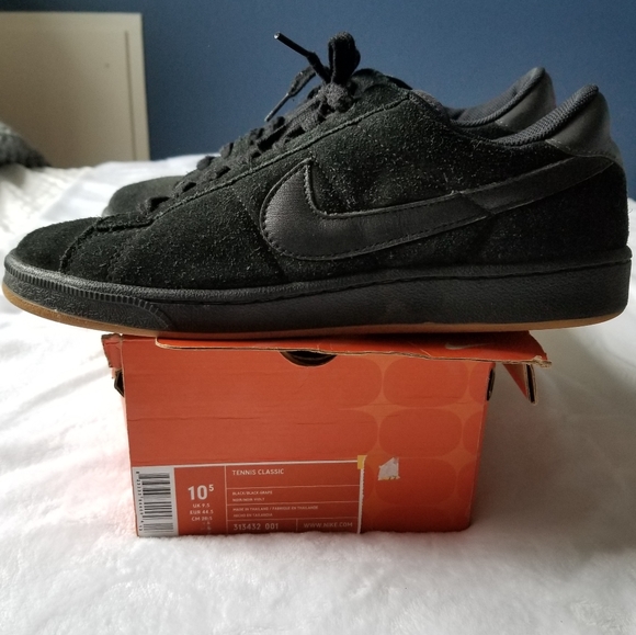 nike tennis classic shoes